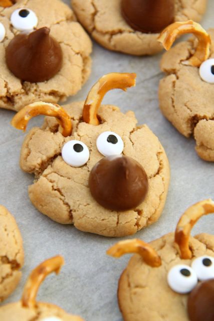 Recipe: Hershey's Kisses Peanut Butter Reindeer Cookies - Smashed Peas ...