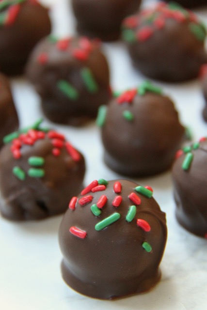 http://smashedpeasandcarrots.com/wp-content/uploads/2017/11/Oreo-Cookie-Balls5.jpg