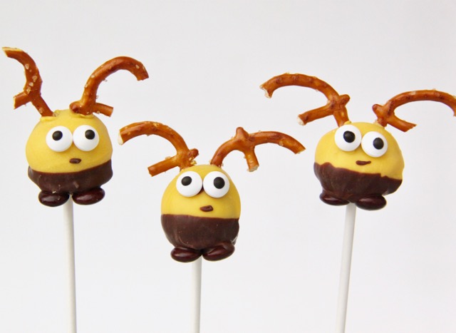 http://smashedpeasandcarrots.com/wp-content/uploads/2017/12/Minion-Reindeer-Oreo-Balls4.jpg