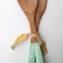 TUTORIAL: Chalkboard Paint Dipped Wooden Spoons