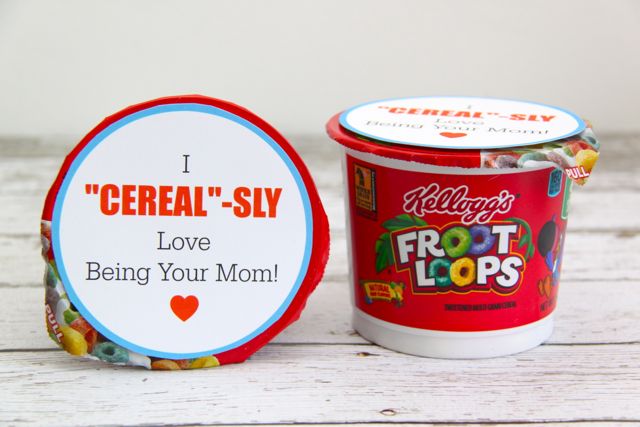 I "Cereal"-sly Love Being Your Mom Cereal Topper with FREE Printable // Smashed Peas and Carrots