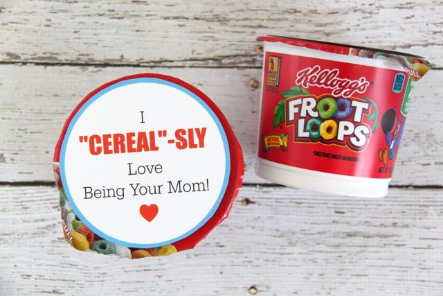 I "Cereal"-sly Love Being Your Mom Cereal Topper with FREE Printable // Smashed Peas and Carrots