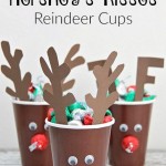 Adorable Hershey's Kisses Reindeer Cups // SmashedPeasandCarrots.com