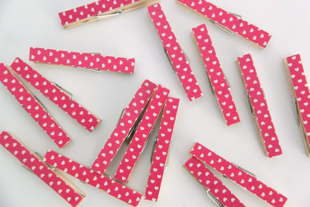 Washi Tape and Wooden Bead Clothespin Photo Wreath Tutorial // SmashedPeasandCarrots.com