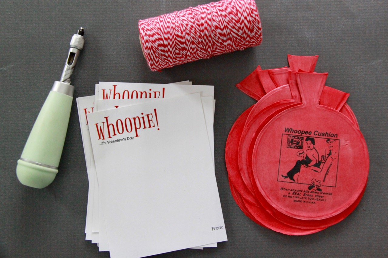 Modèle de Saint-Valentin de coussin Whoopee modifiable PDF imprimable  Whoopie Cushion Class Valentines -  France