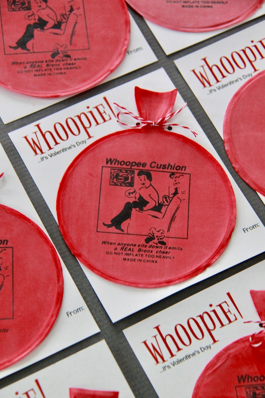 Modèle de Saint-Valentin de coussin Whoopee modifiable PDF imprimable  Whoopie Cushion Class Valentines -  France